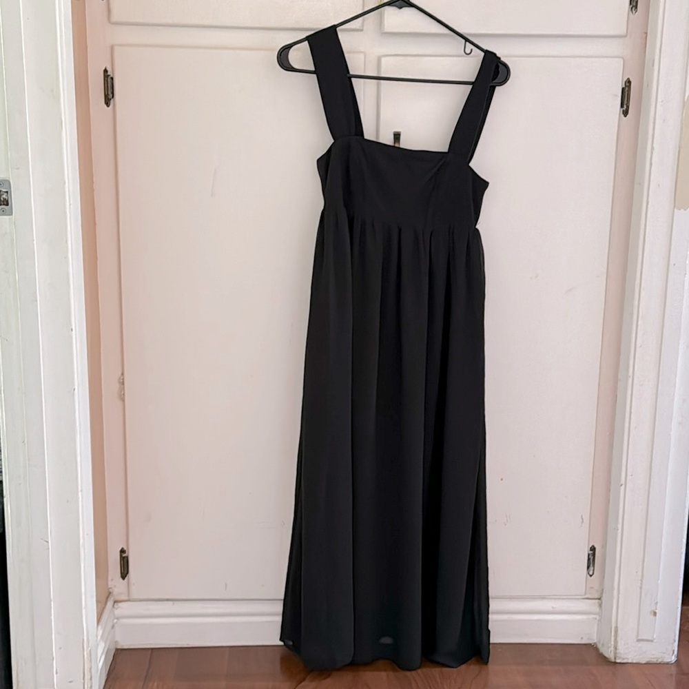Beautiful black dress from Forever 21 in size S.